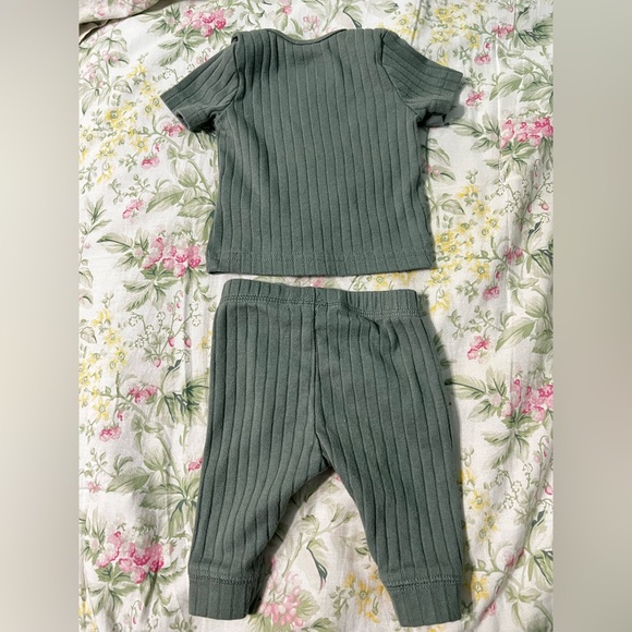 NB Green Ribbed Outfit Set - Picture 2 of 3